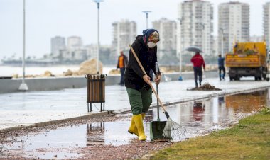 Büyükşehir Ekipleri Yaşanan Yoğun Yağışın İzlerini Siliyor