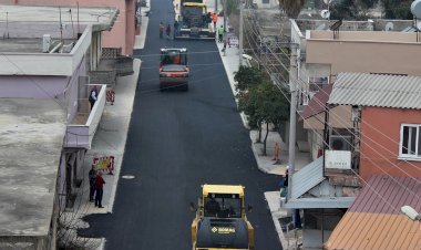 Büyükşehir’den Kazanlı Mahallesi Mersin Caddesi'nde Sıcak Asfalt Kaplama Çalışması