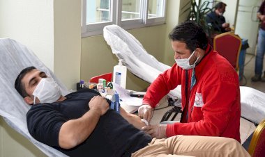 Tarsus'ta Belediye Çalışanları Ve Vatandaşlardan Kan Bağışı Kampanyasına Destek