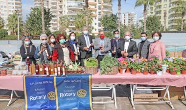 Kadınlar ürettikleri ürünleri halkla buluşturuyor