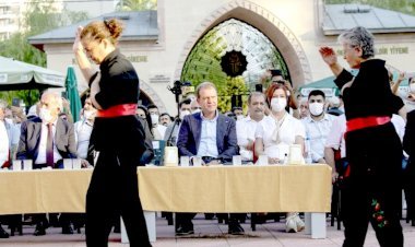 Başkan Seçer, Mersin Cemevi’ndeki Aşure Etkinliğine Katıldı