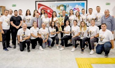 Şampiyon  Takımdan  Başkan Seçer'e Ziyaret