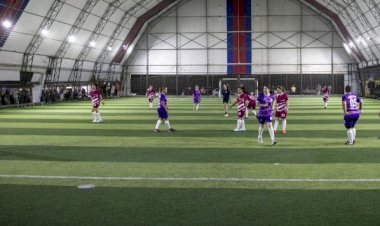 Büyükşehir’in Kadın  Çalışanları  Takım  Kurup , Top  Koşturdu