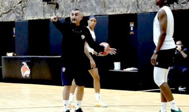 Çukurova Basketbol, Aziz Akkaya'ya Emanet
