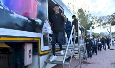 Mersin Büyükşehir’in Mobil Mutfak Tırı İlçelerde