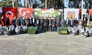 Tarsus Belediyesi’nden Köydeki Kadınlara Hamur Yoğurma Makinası Desteği