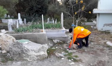 Tarsus'ta Bulunan Cami Ve Mezarlıklarda Büyükşehir Ekiplerinden Kapsamlı Temizlik