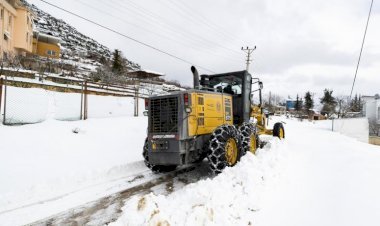 Büyükşehir, Mersin’in Yüksek Kesimlerini Kar Esaretinden Kurtarıyor