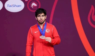 Marvan Ahmed Yezza ile karşılaştı 3-1 yenerek Avrupa üçüncüsü olarak bronz madalyanın sahibi oldu.