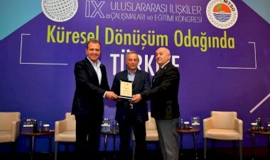BAŞKAN SEÇER, ‘KÜRESEL DÖNÜŞÜM ODAĞINDA TÜRKİYE’ KONFERANSINA KATILDI