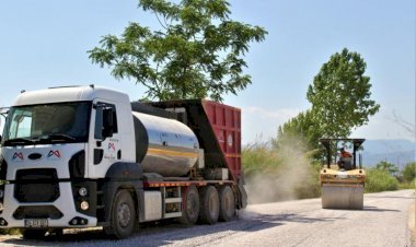 Mersin Büyükşehir Yol Yapım Ekibi, Erdemli’de Asfalt Çalışmalarına Devam Ediyor