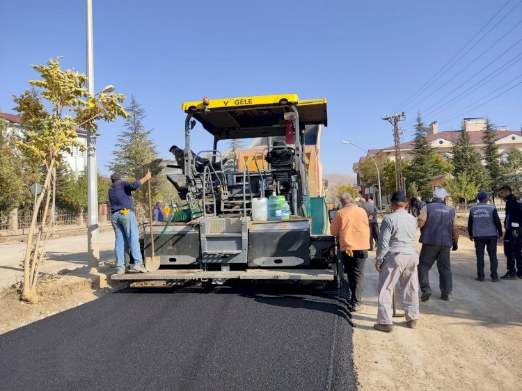 EKİNÖZÜ’NDE YOLLAR YENİLENİYOR