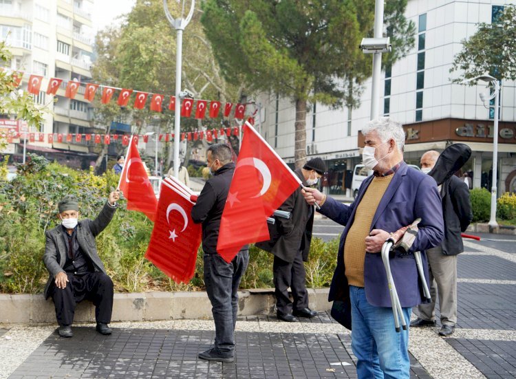 Büyükşehir’den 10 Bin Bayrak