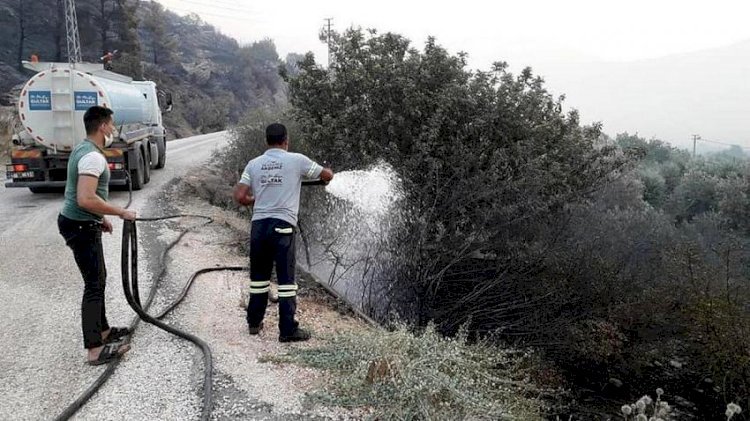 Akdeniz Belediyesi, Yangın Bölgesine Arazözler Ve Personel Gönderdi