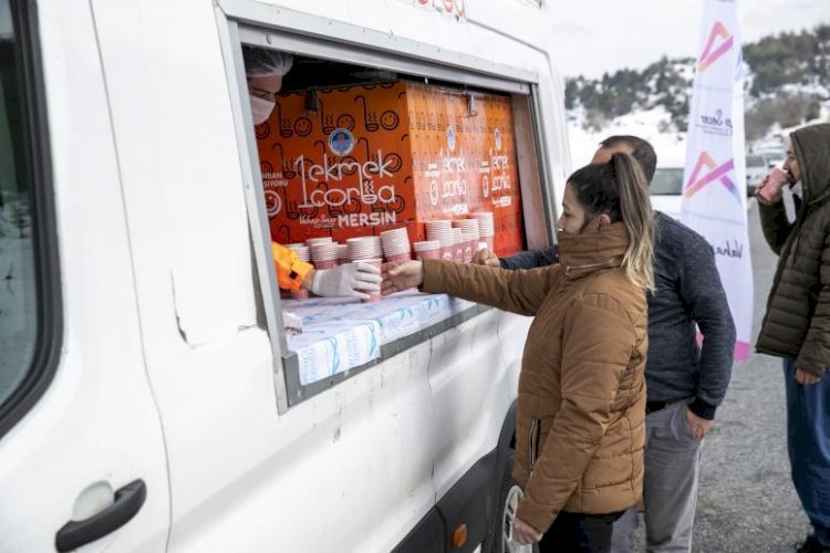 Çamlıyayla’nın Soğuk Havasında Vatandaşın İçi Çorba Ve Kaynarla Isındı