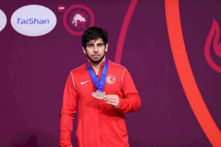 Marvan Ahmed Yezza ile karşılaştı 3-1 yenerek Avrupa üçüncüsü olarak bronz madalyanın sahibi oldu.