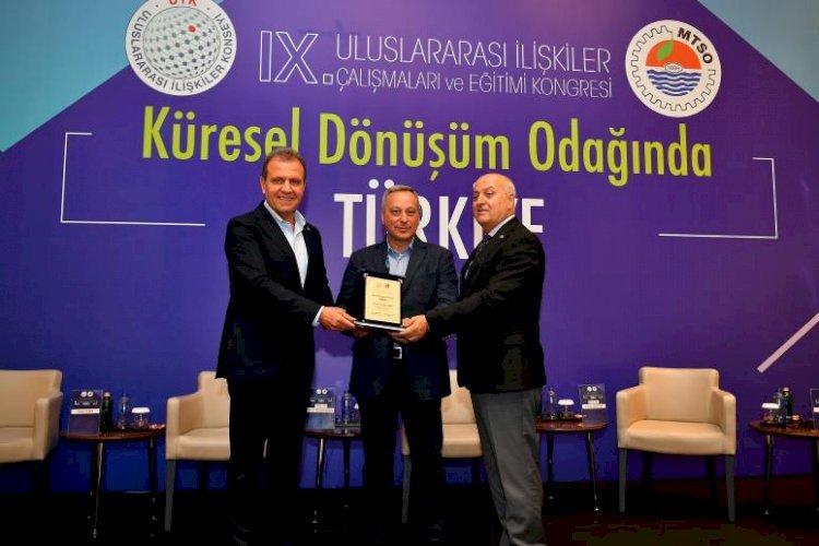 BAŞKAN SEÇER, ‘KÜRESEL DÖNÜŞÜM ODAĞINDA TÜRKİYE’ KONFERANSINA KATILDI