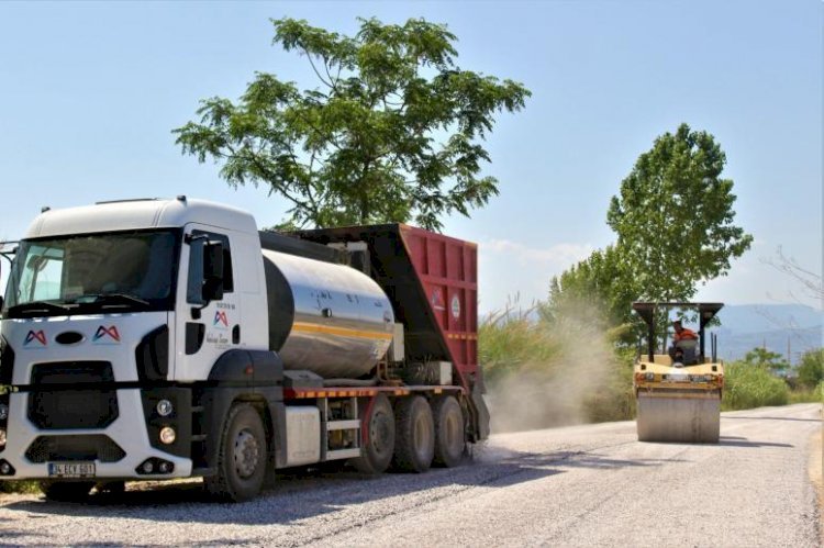 Mersin Büyükşehir Yol Yapım Ekibi, Erdemli’de Asfalt Çalışmalarına Devam Ediyor