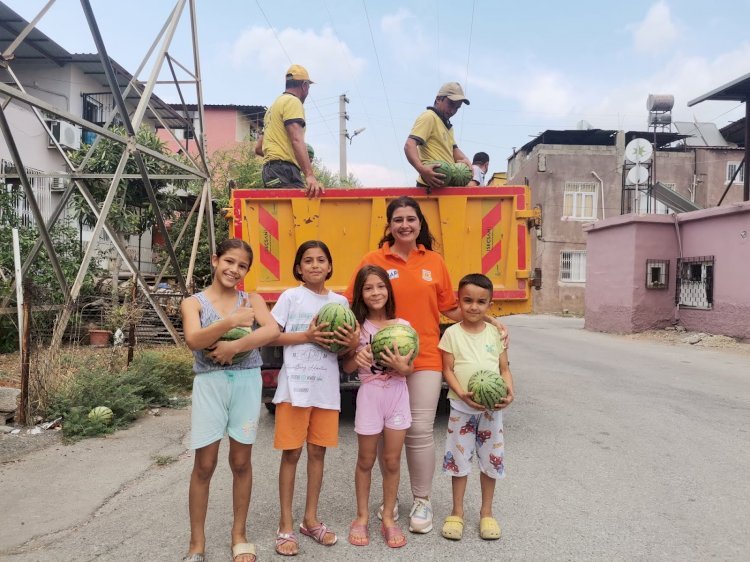 TARSUS BELEDİYESİ 6 TON KARPUZU HALKA ÜCRETSİZ DAĞITTI