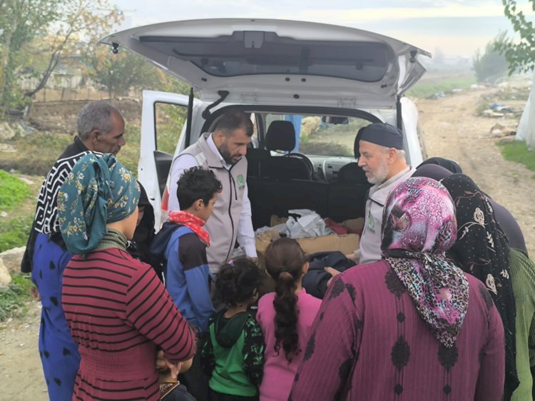 Tarsus Umut Kervanı’ndan Suriyeli Ailelere Kışlık Giysi Desteği