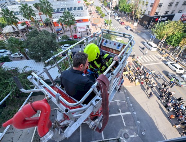 Büyükşehir İtfaiyesi Metropol İş Merkezi’nde Yangın Tatbikatı Gerçekleştirdi